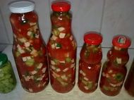 Roşii cu ţelină şi ardei iute pentru ciorbe