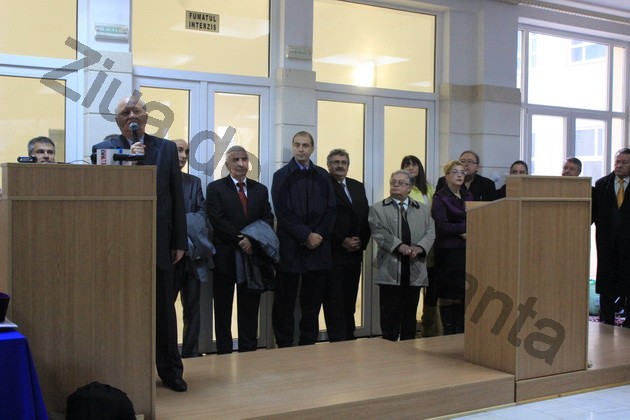 umbrele regrete urari si promisiuni cum a fost la deschiderea anului universitar de la ovidius galerie