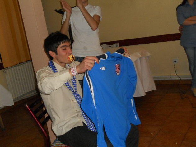 cea mai dulce echipa de fotbal si a pus emblema farului pe tortul de la majorat galerie foto 472345