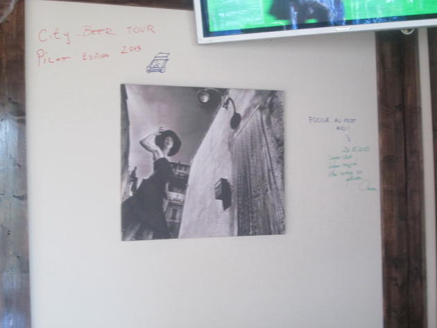 vintage pub singura cafenea cu pereti transformati in guest book galerie foto 475878