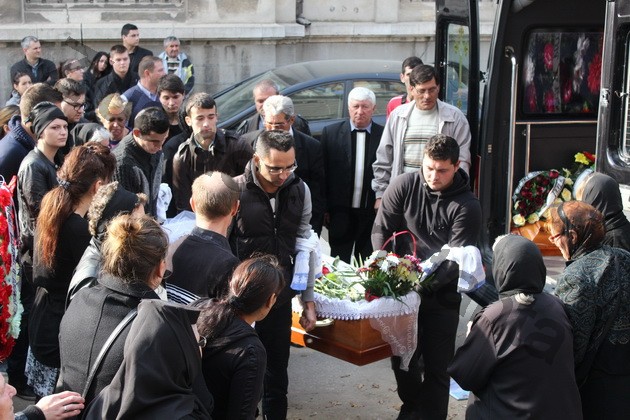 rauri de lacrimi andreea rosu ucisa intr un accident inmormantata in cimitirul municipal 475970