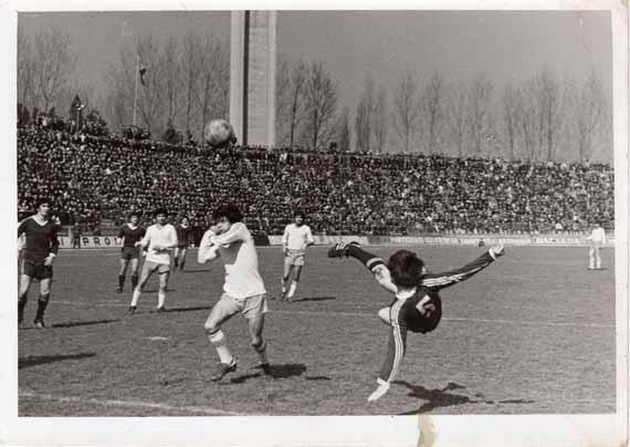 refrene celebre la mustafa ia la mustafa faru constanta azi va castiga erau ani cand stadionul gemea