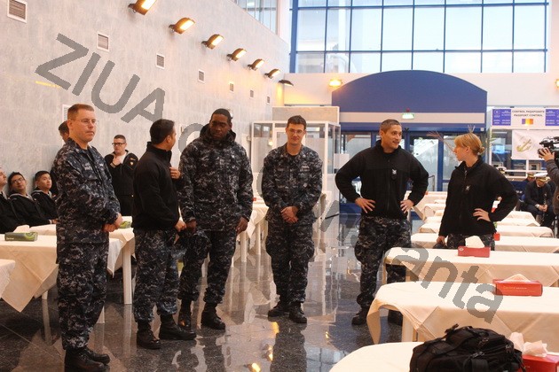 fotoreportaj degustare de mancaruri romanesti americanii de pe uss mount whitney oaspetii printesei lia