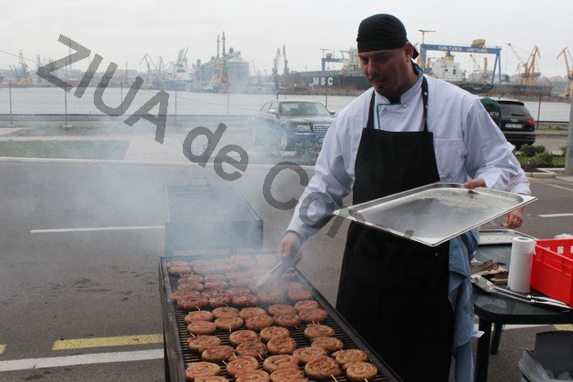 fotoreportaj degustare de mancaruri romanesti americanii de pe uss mount whitney oaspetii printesei lia