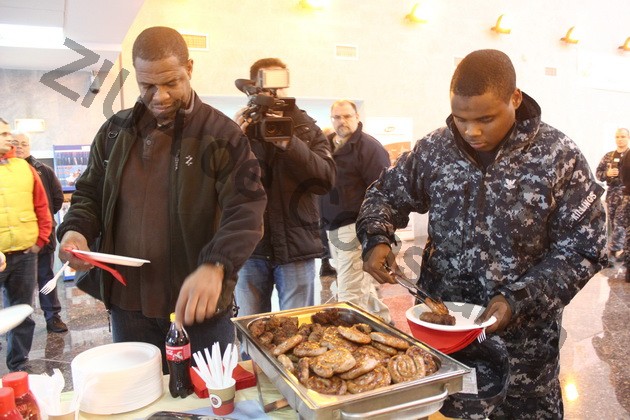 fotoreportaj degustare de mancaruri romanesti americanii de pe uss mount whitney oaspetii printesei lia