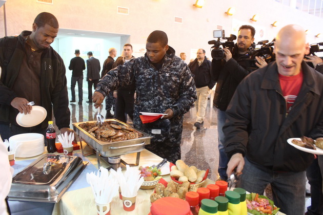 printesa lia si printul paul gazde pentru americani echipajul de pe uss mount whitney incantat de preparatele
