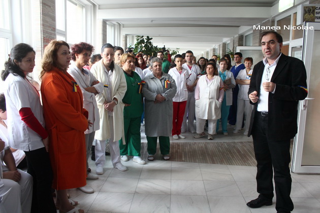 medic celebru alaturi de grevistii din spitalul judetean constanta galerie foto 477619
