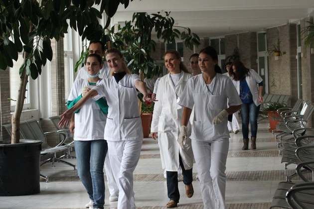 medic celebru alaturi de grevistii din spitalul judetean constanta galerie foto 477619