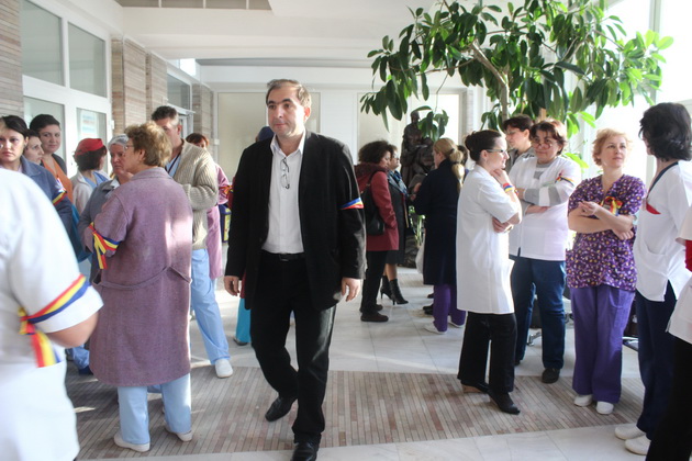 medic celebru alaturi de grevistii din spitalul judetean constanta galerie foto 477619