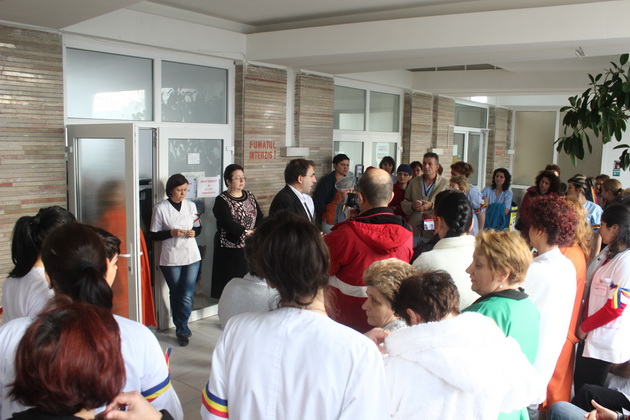 medic celebru alaturi de grevistii din spitalul judetean constanta galerie foto 477619