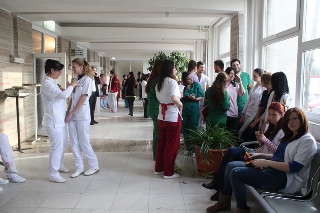 medic celebru alaturi de grevistii din spitalul judetean constanta galerie foto 477619