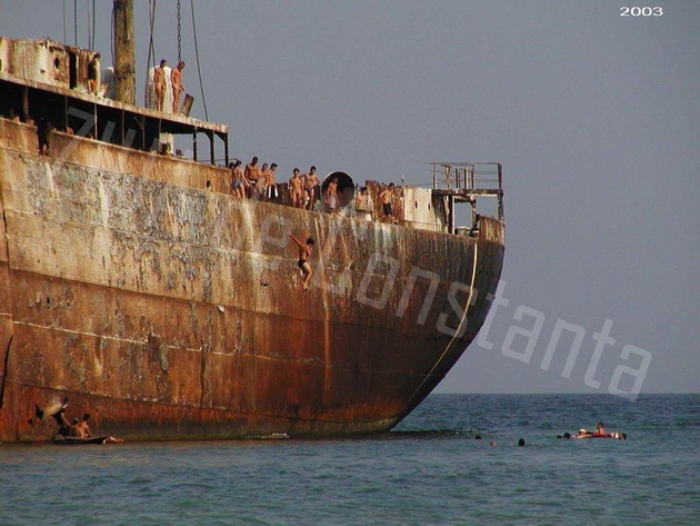 evanghelia s a rupt complet in doua imagini inedite epava de la costinesti asa cum nu a mai fost vazuta