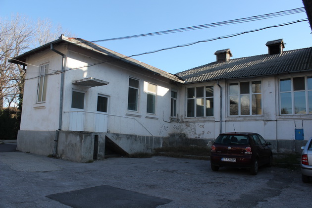 pacientii deplang lichidarea sotrm mesaje scrise cu vopsea pe aleile spitalului pentru nicusor constantinescu