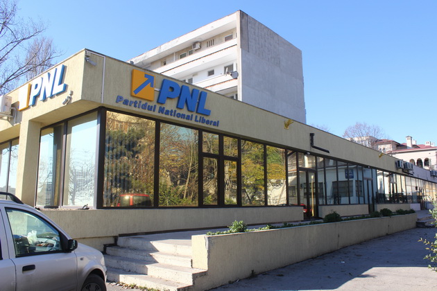 aspect de carciuma si geamuri sparte cum arata sediile partidelor din constanta intre decenta si nepasare