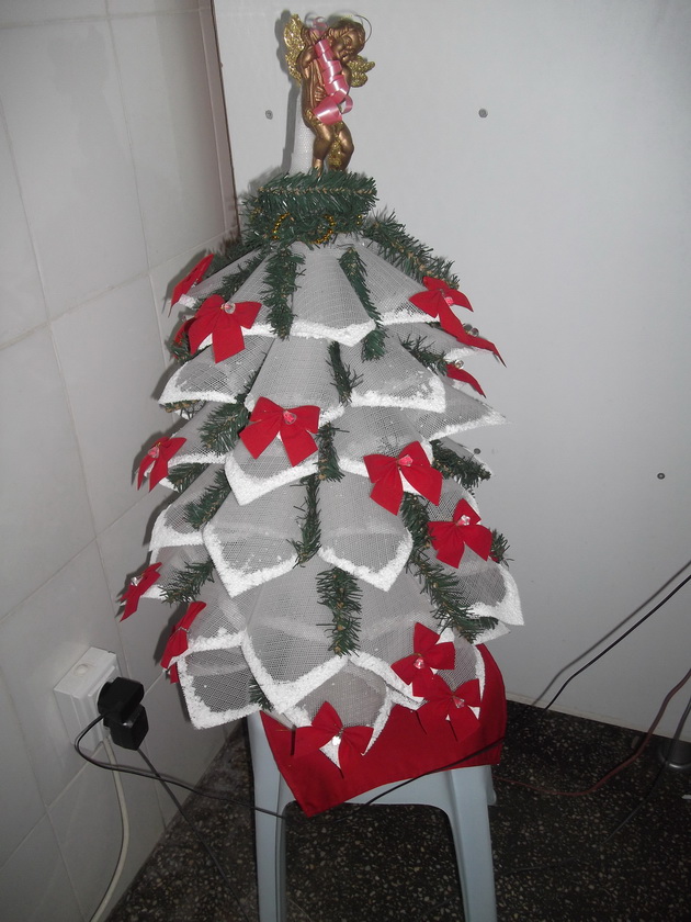 cu tolba plina de dulciuri si fructe arimex comexim 2000 srl l a trimis pe mos craciun la copiii din