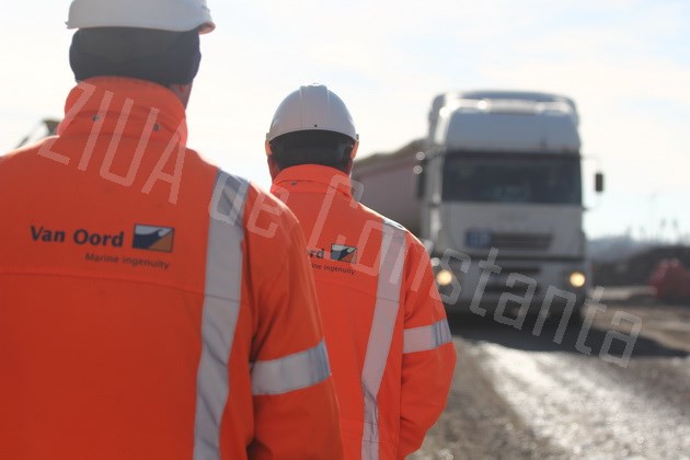 mii de acropozi milioane tone de piatra si mii de metri cubi de beton in coronament am fost pe santier