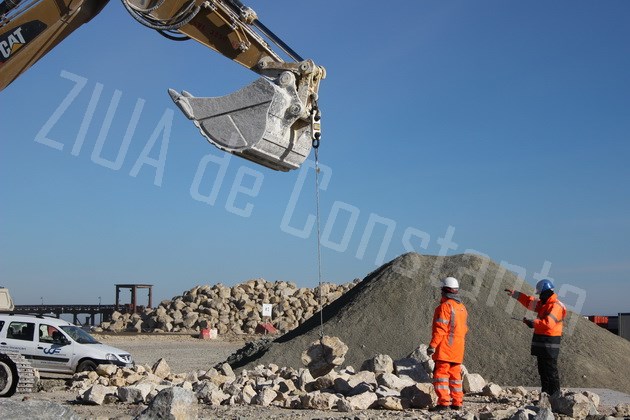 mii de acropozi milioane tone de piatra si mii de metri cubi de beton in coronament am fost pe santier
