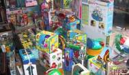 Păpuşi, jucării, pijamale pentru copii şi figurine magnetice, confiscate