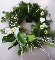 Cum să decorezi ușa pentru sărbătorile de iarnă (galerie foto)  