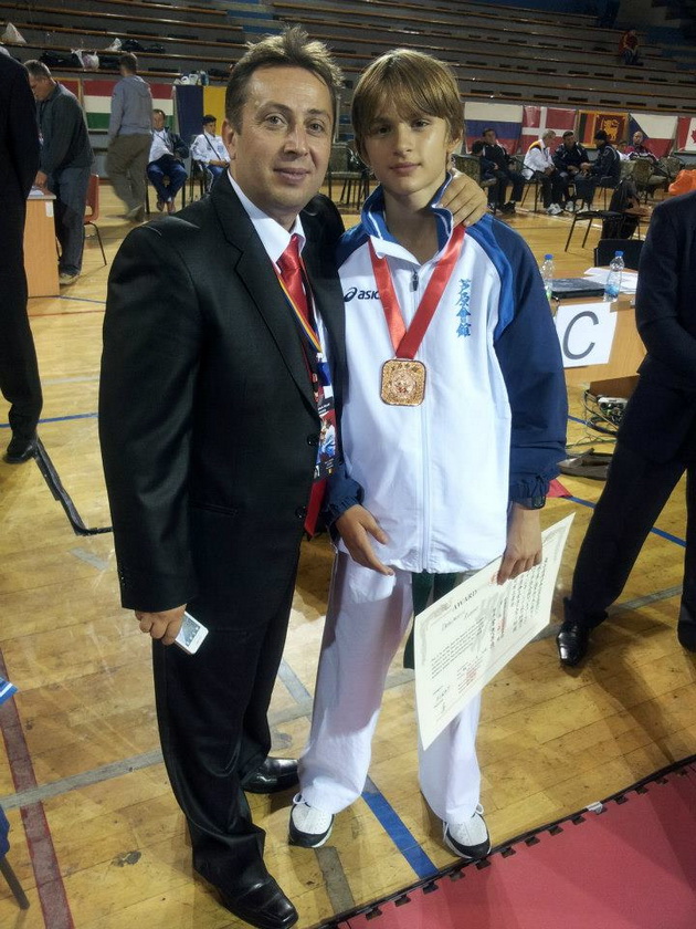 elev eminent campionul constantean a primit trei ani la rand cheia scolii tatal si a condus magistral