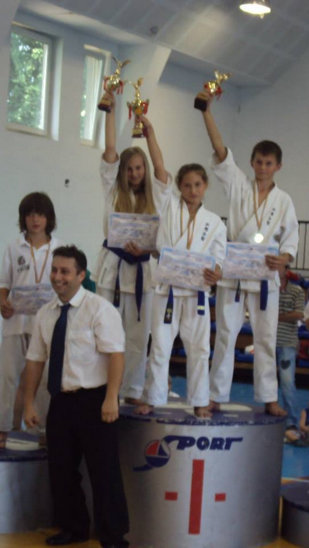 elev eminent campionul constantean a primit trei ani la rand cheia scolii tatal si a condus magistral
