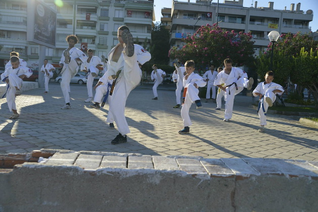 elev eminent campionul constantean a primit trei ani la rand cheia scolii tatal si a condus magistral