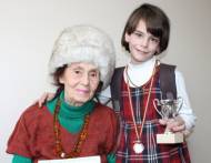 Fetița cu cea mai în vârstă mamă din România împlinește 9 ani 