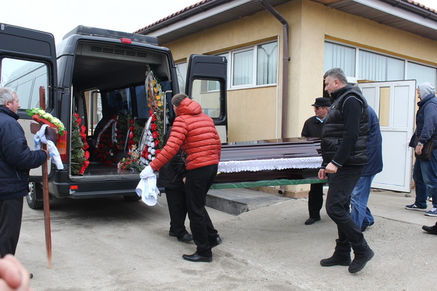 inmormantare cu preot si slujba religioasa afaceristul viorel valimareanu a fost condus ieri pe ultimul