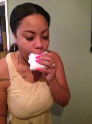 Dezgustător! O tânără din America este dependentă de mirosul de urină        