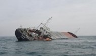Pată de hidrocarburi după scufundarea, în Marea Neagră, a unui cargou plecat din Constanţa    