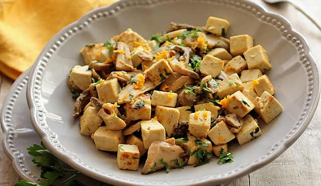 laura adamache,Salata Calda cu Tofu si Ciuperci, reteta post