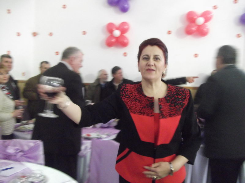 sarbatoare dubla la saraiu sarbatoritii au fost primarul dorinela irimia si femeile din localitate galerie