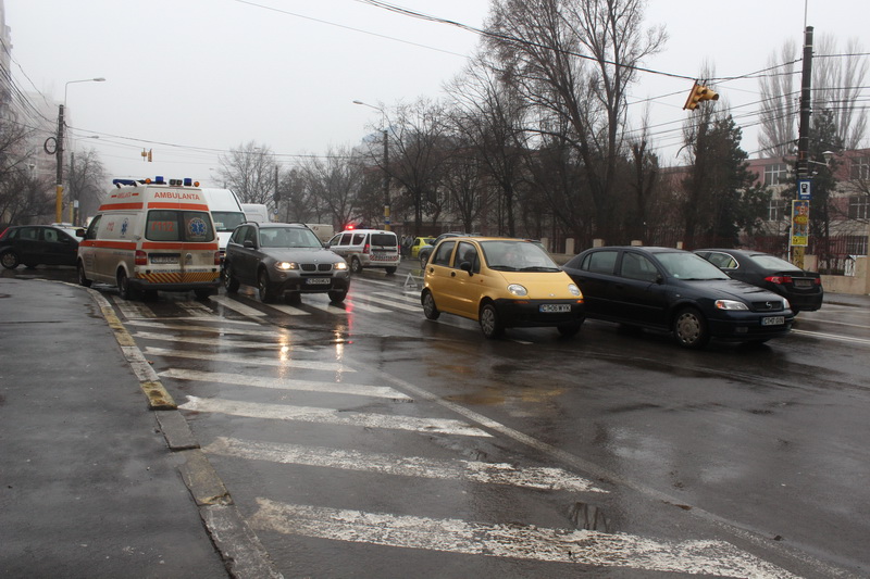 bulevardul alexandru lapusneanu o femeie a fost accidentata de masina pe trecerea de pietoni 486611