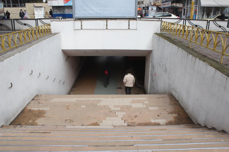 apel pentru curatenie catre autoritatile din constanta i cine strange mizeria din pasajul de la tomis