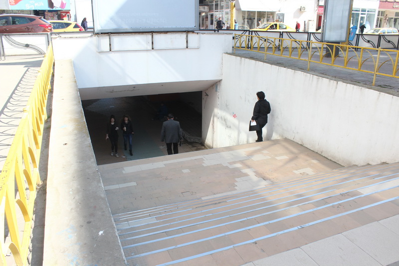 apel pentru curatenie catre autoritatile din constanta vi cine strange mizeria din pasajul de la tomis