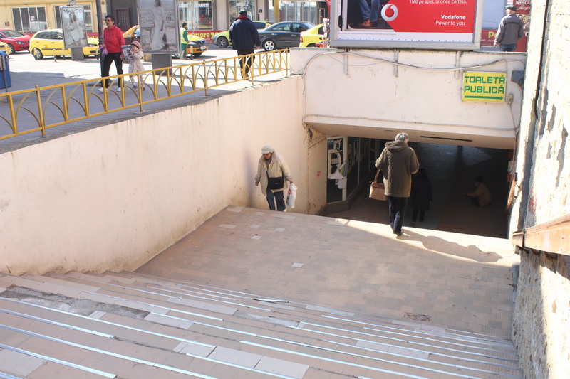 apel pentru curatenie catre autoritatile din constanta vi cine strange mizeria din pasajul de la tomis