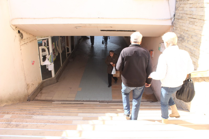 apel pentru curatenie catre autoritatile din constanta vi cine strange mizeria din pasajul de la tomis