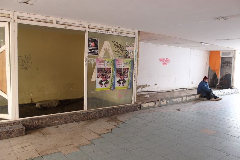 apel pentru curatenie catre autoritatile din constanta vi cine strange mizeria din pasajul de la tomis