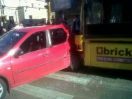 Accident rutier grav  pe bulevardul Ferdinand Persoană încarcerată în intersecţia de la Fantasio      