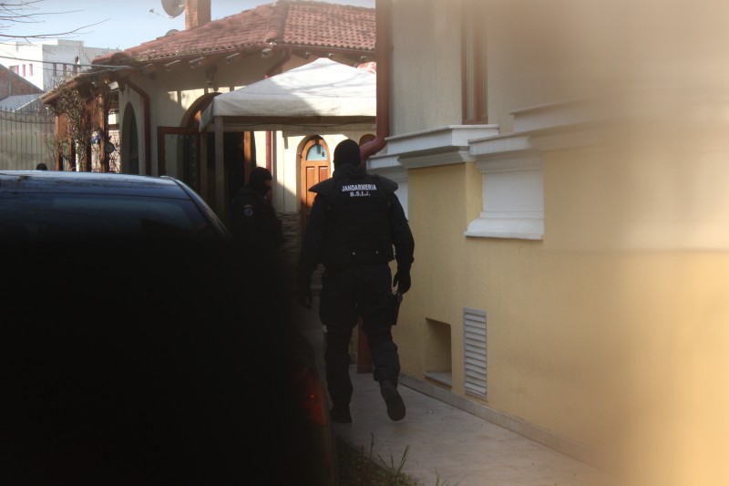 fotoreportaj cum il pandeau mascatii pe la colturile vilei pe nicusor constantinescu 487932