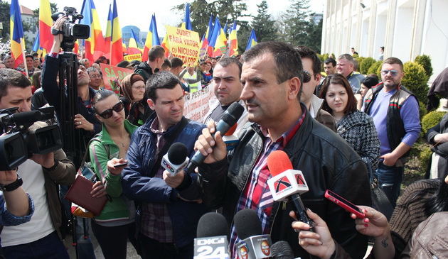 protest vrabie, liberali, consiliul judetean, pestera