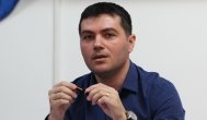 Oraşul Ovidiu se „îmbogăţeşte“ cu mini separatoare de sens Şoferii indisciplinaţi nu vor mai putea întoarce pe linie continuă