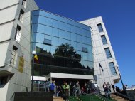 Urmărită internaţional pentru proxenetism dusă în arest