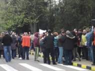 Protest cu tobe şi vuvuzele în faţa societăţii Oil Terminal  
