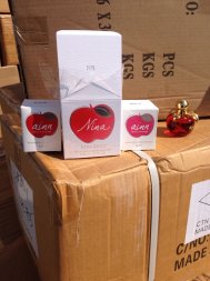 Flacoane de parfum contrafăcute confiscate în PTF Agigea 