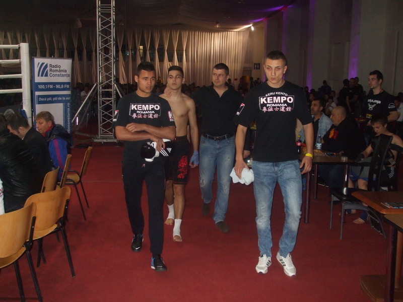 nu mi e frica n am sa mor ca l am pe tavi boxer cum l a batut octavian scorus pe tolea ciumac la constanta