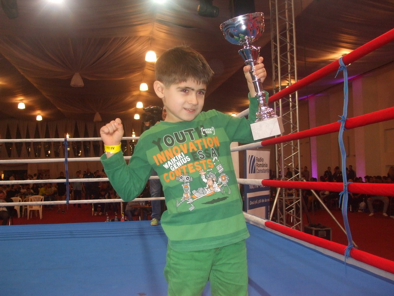 nu mi e frica n am sa mor ca l am pe tavi boxer cum l a batut octavian scorus pe tolea ciumac la constanta