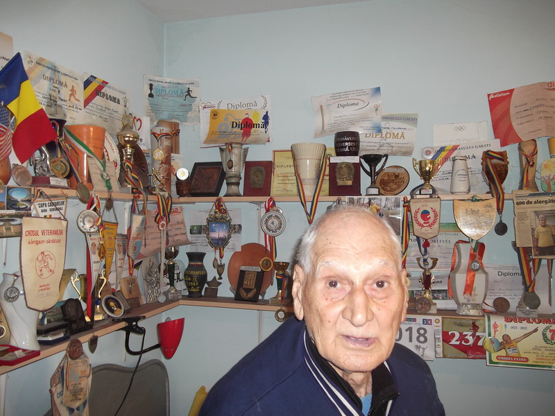 constanteanul care a sapat alaturi de marele voievod implineste astazi 90 de ani povestea salcamului