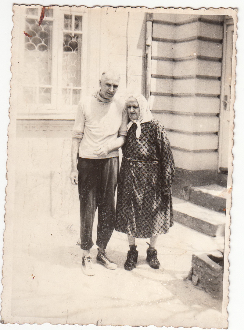 constanteanul care a sapat alaturi de marele voievod implineste astazi 90 de ani povestea salcamului