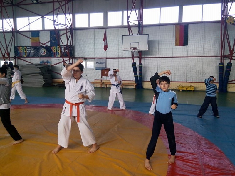 sa cunoastem si sa recunoastem valorile copiii si tinerii de la clubul sportiv hitode dojo se lauda cu